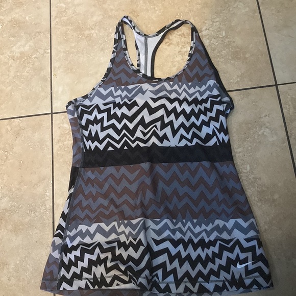 2 Nike sport top size medium - Picture 2 of 10